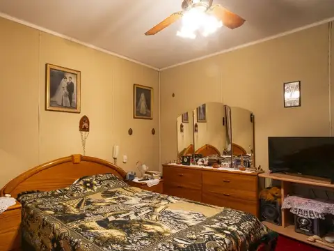 Venta casa barrio Urquiza con pileta 2 dormitorios