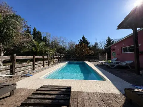Increible Casa 6 ambientes en Barrio Parque Exaltación. 1900mt2 de parque. Piscina. Gas Natural