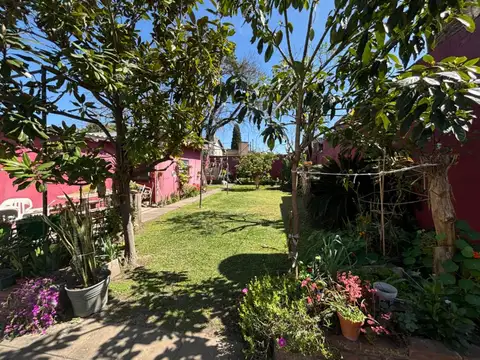 Casa en Venta con 3 cocheras