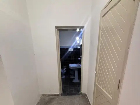Casa 6 ambientes con 2 baños