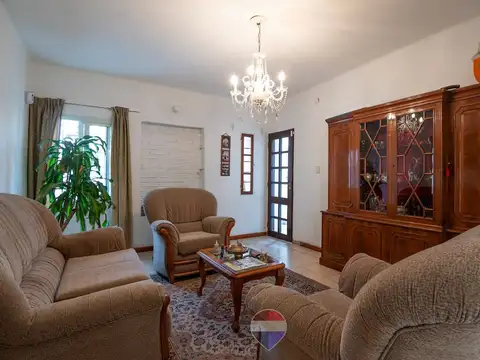 Casa en Venta con 3 cocheras