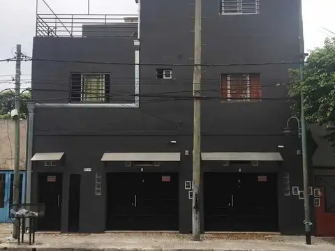 Edificio Comercial en Venta - 12 Dormitorios 6 Baños - 390mts - San Vicente