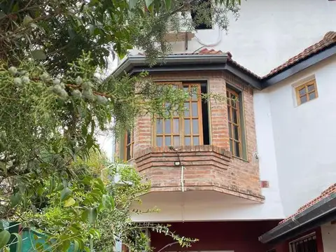 GLM. Casa Triplex Venta de 4 ambientes APTO CREDITO - Muñiz