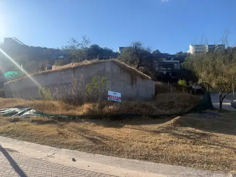Terreno en venta en La Deseada con seguridad 24 hs y obra de retención