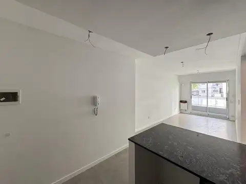 Departamento de 2 dormitorios al frente a estrenar en zona río