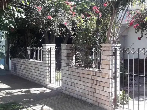 FRENCH 400 - 2 CASAS - LOTE 250 MTS - VILLA MARTELLI - VENDE