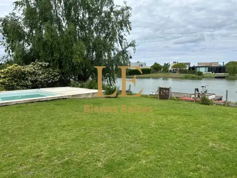 Casa en Alquiler con 5 cocheras