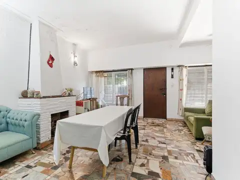 Casa 5 ambientes con 2 baños