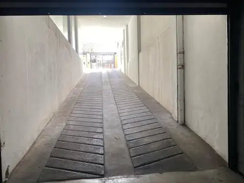 VENTA COCHERA CUBIERTA MORÓN CENTRO PERMUTA