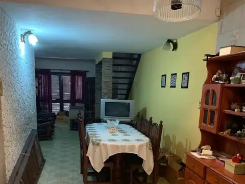 Casa 4 ambientes con 3 baños