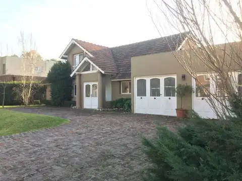 Casa  en venta en Barrio Santa Ana Moreno