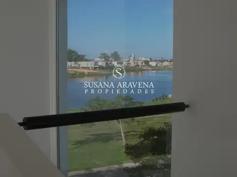 Casa 9 ambientes con 4 baños