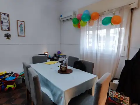Casa 7 ambientes con 2 baños