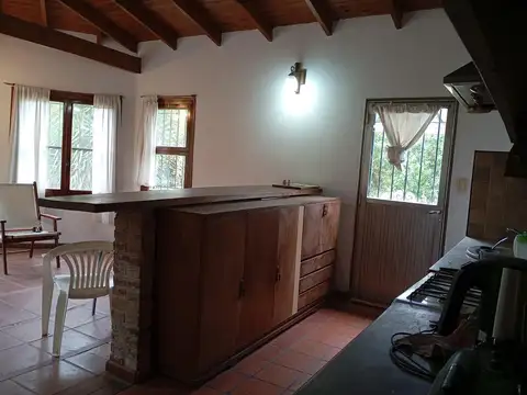 Casa 4 ambientes con 2 baños