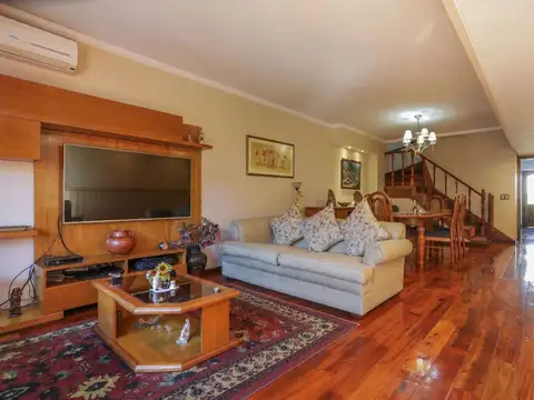 VENTA - TRIPLEX C/PILETA 5 AMB. COCHERA- V. DEVOTO