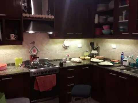 Depto Tipo Casa 5 ambientes con 2 baños