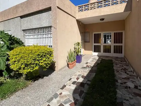 VENTA CASA DE 3 AMBIENTES LOMAS DEL MIRADOR