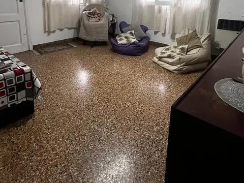 Casa 4 ambientes con 1 baño