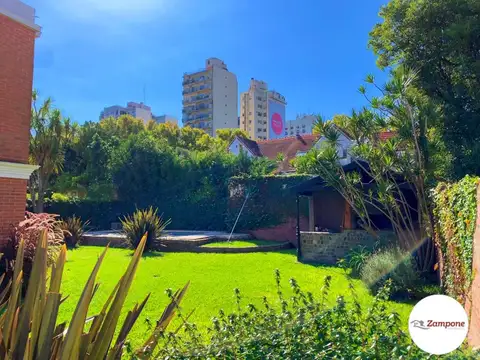 Casa en Venta con 4 cocheras