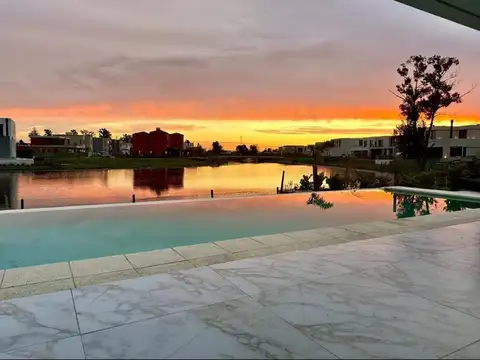 Casa 7 ambientes con 4 baños