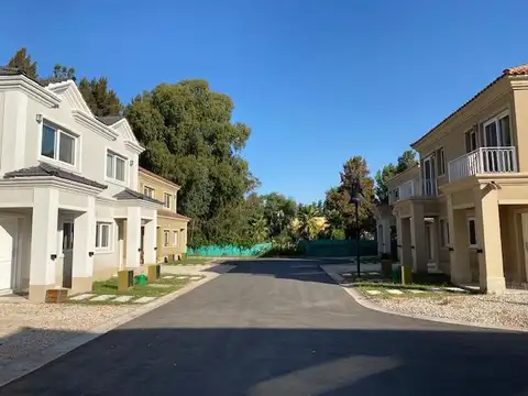 Casa en VENTA CON RENTA, ubicada en Liquidambar, Pilar, G.B.A. Zona Norte