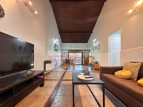 Casa 4 ambientes con 2 baños