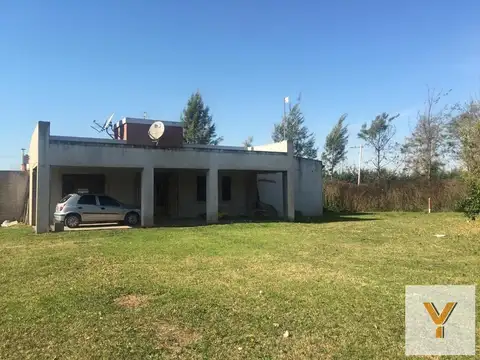 Casa quinta en venta - 2 dormitorios 1 baño - 120mts2  - Chivilcoy