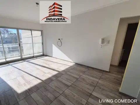 Excelente 2 AMB CON COCHERA DESCUBIERTA- 45 m2 Totales. CASEROS CENTRO