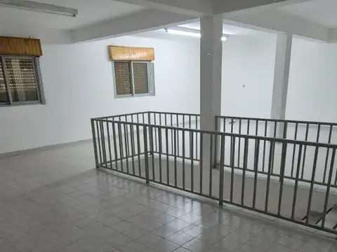 Local en Venta Via Púb.