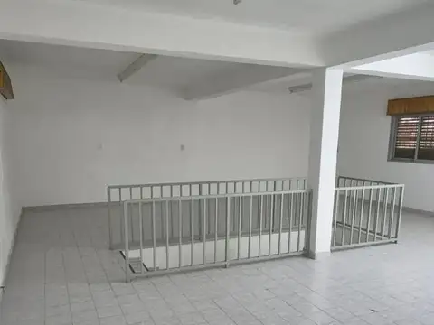 Local en Venta Via Púb.