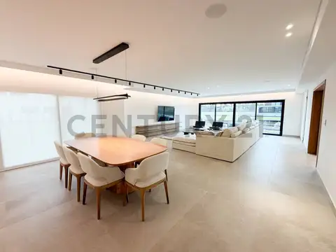 Casa 8 ambientes con 6 baños