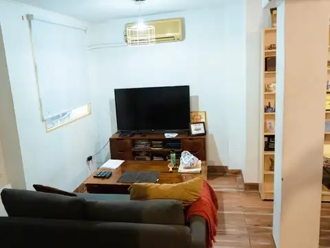 Casa 6 ambientes con 2 baños