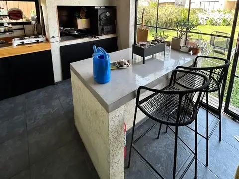 Casa 4 ambientes con 3 baños