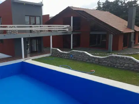 Casa 7 ambientes con 4 baños