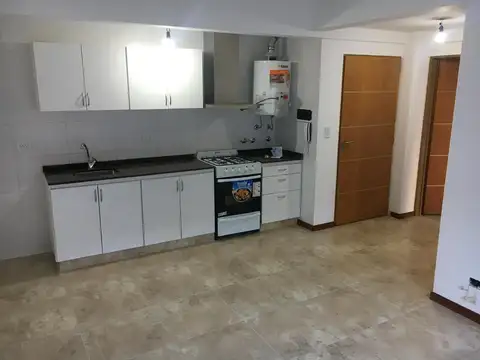 EXCELENTE 2 AMBIENTES CON AMENITIES TERRAZA Y LAUNDRY , BAJAS EXPENSAS 2DO. PISO POR ESCALERA.