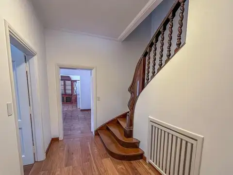 Casa en Alquiler con 1 cochera