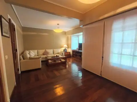 Casa 6 ambientes con 4 baños