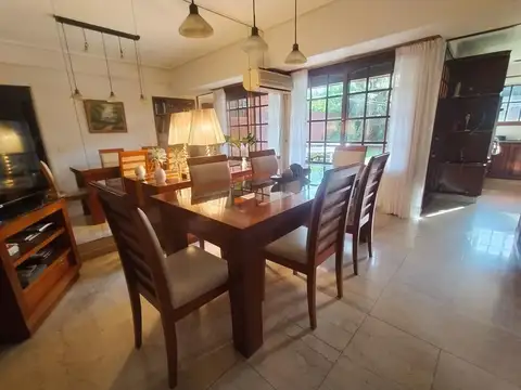 Casa en Venta con 4 cocheras