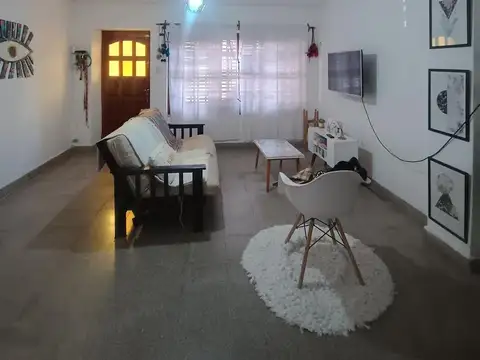 Casa en Alquiler en Republica De La Sexta, $ 900.000