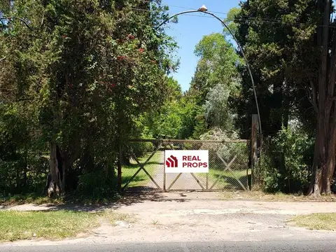 Camino General Belgrano entre calles 1ro de Mayo y San Gerónimo, Florencio Varela