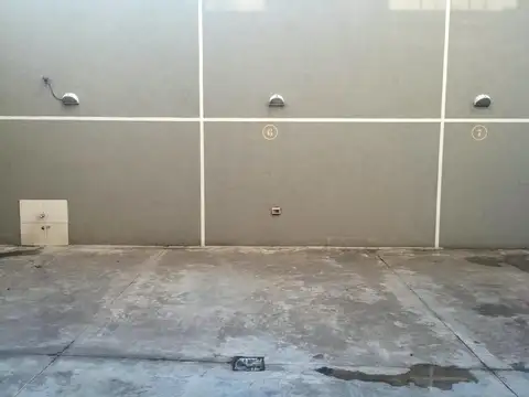 Cochera a 3 cuadras de la estación de Lanús Este!
