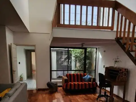 Casa en Alquiler con 1 cochera