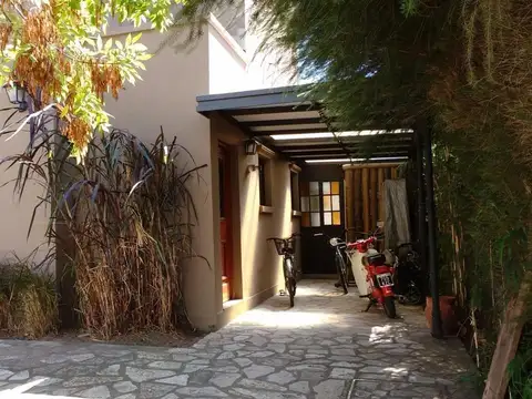 Casa 6 ambientes con 5 baños