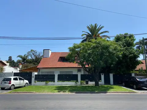 CASA EN VENTA - El Talar de Pacheco - 4 dormitorios, JARDIN, PARRILLA Y GALERIA