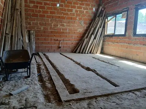 CASA EN CONSTRUCCIÓN SOBRE LOTE DE 300 M²