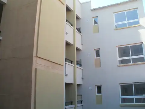 Muy bueno, al frente. Bajas expensas
