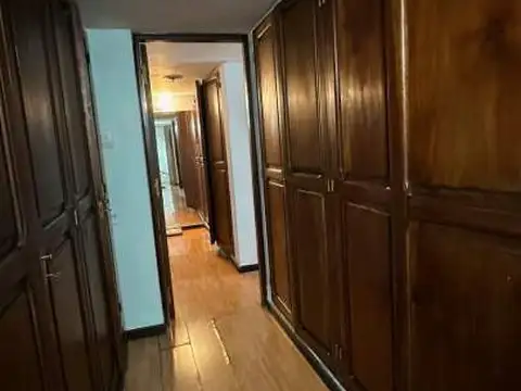 Casa 16 ambientes con 5 baños