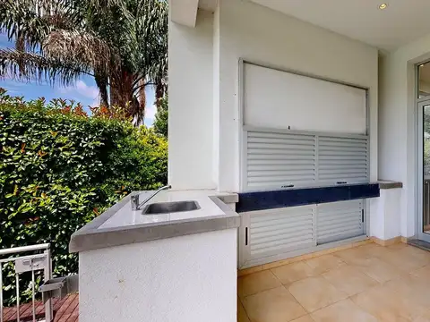 Casa en Venta con 4 cocheras