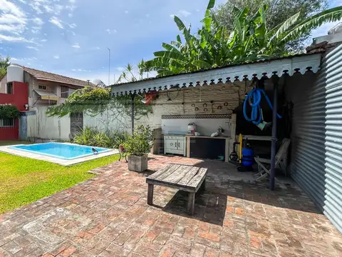 Casa en Venta con 2 cocheras