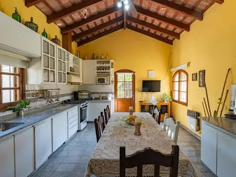Casa en Venta con 2 cocheras